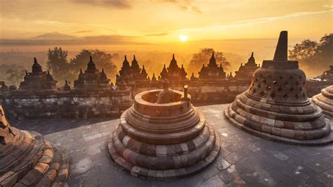 Borobudur: Un antico tempio indù con viste mozzafiato sull'alba!