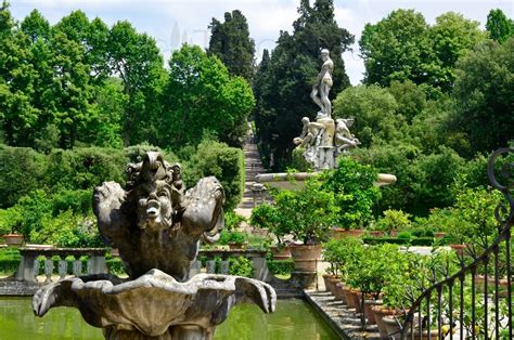 I Giardini di Boboli: Un Gioiello Rinascimentale nel Cuore di Firenze!