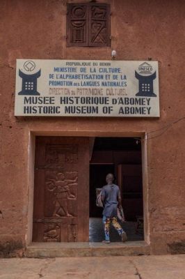 Il Centenario Museo di Benin City: Un Tesoro Storico e un Viaggio Culturale Impareggiabile!