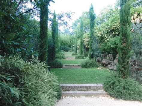 Il Giardino Pubblico di Uzès: Un Richiamo alla Storia e un Rifugio dal Quotidiano!