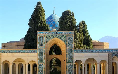 Il Mausoleo di Shah Nematollah Vali: Un Tesoro Architettonico e un'Oasi di Spiritualità a Jiroft!