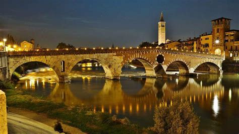  Il Ponte di Pietra: Una Danza Storica Tra le Montagne e il Tempo!