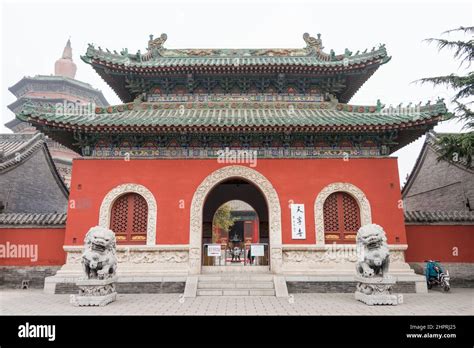  Il Tempio di Tianning: Un gioiello architettonico immerso nella storia!