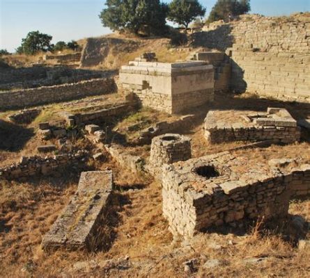 Le Rovine di Longcheng, un affascinante viaggio nel tempo imperiale!